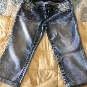 Woman’s Vigoss size 18 crops